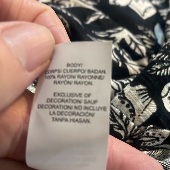 LUCKY BRAND Large Boho top. Excellent like new condition.black and cream floral - Picture 10 of 10